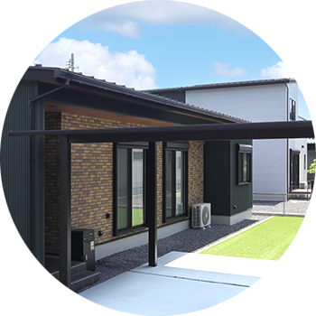 開放感たっぷりの勾配天井と、ブルックリンテイストを楽しむ平屋暮らし